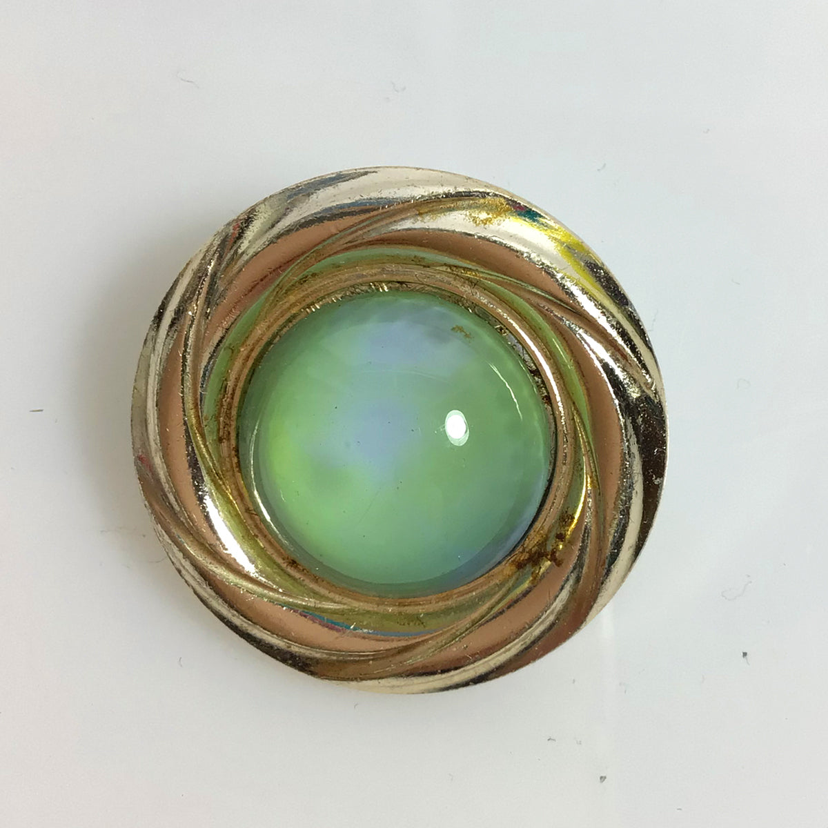 Simple faux cats eye cabochon green brooch
